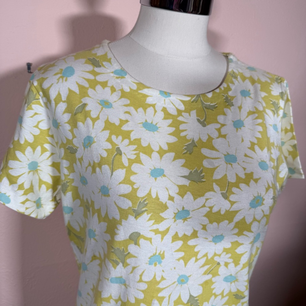 Vintage 1960 70 Mod MCM Daisy Flower Avocado green tee shirt